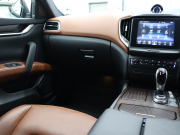 マセラティ ギブリ 3.0 ｱｼｽﾀﾝｽP　中期ﾓﾃﾞﾙ ACC BSM ｱｸﾃｨﾌﾞﾌﾞﾚｰｷ 茶革 8.4ｲﾝﾁMTC+ ﾅﾋﾞ ﾌﾙｾｸﾞ Carplay 360ｶﾒﾗ 19ｲﾝﾁﾌﾟﾛﾃｵAW ﾗﾃﾞｨｶｳｯﾄﾞｲﾝﾃﾘｱ HID　2年保証付