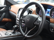 マセラティ ギブリ 3.0 ｱｼｽﾀﾝｽP　中期ﾓﾃﾞﾙ ACC BSM ｱｸﾃｨﾌﾞﾌﾞﾚｰｷ 茶革 8.4ｲﾝﾁMTC+ ﾅﾋﾞ ﾌﾙｾｸﾞ Carplay 360ｶﾒﾗ 19ｲﾝﾁﾌﾟﾛﾃｵAW ﾗﾃﾞｨｶｳｯﾄﾞｲﾝﾃﾘｱ HID　2年保証付