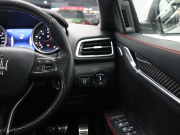 マセラティ ギブリ ﾄﾞﾗｲﾊﾞｰｽﾞｱｼｽﾀﾝｽ&ｶｰﾎﾞﾝｽﾎﾟｰﾂP　後期 黒革 ﾍﾞﾝﾁﾚｰﾀｰ ﾋｰﾀｰ ｻﾝﾙｰﾌ 純正SDﾅﾋﾞ TV harman/kardon ｻﾗｳﾝﾄﾞﾋﾞｭｰｶﾒﾗ ACC LEDﾍｯﾄﾞﾗｲﾄ 自動Rｹﾞｰﾄ&ﾊﾝｽﾞﾌﾘｰA ｽｶｲﾌｯｸｻｽﾍﾟﾝｼｮﾝ ｶｰﾎﾞﾝｲﾝﾃﾘｱﾄﾘﾑ 純正20ｲﾝﾁAW　2年保証