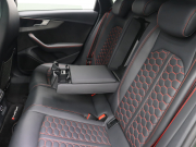 アウディ RS4 ﾍﾞｰｽｸﾞﾚｰﾄﾞ RSﾃﾞｻﾞｲﾝPKG ｶｰﾎﾞﾝｽﾀｲﾘﾝｸﾞPKG 　ADVｷｰ 黒革 ﾊﾟﾉﾗﾏSR ﾋｰﾀｰ RSｽﾎﾟｰﾂｴｷｿﾞｰｽﾄ 360ｶﾒﾗ ﾏﾄﾘｸｽLEDﾗｲﾄ MMIﾅﾋﾞTV Bang&Olufsen Bluetooth ﾊﾞｰﾁｬﾙｺｸﾋﾟｯﾄ 純正20AW　2年保証