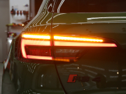 アウディ RS4 ﾍﾞｰｽｸﾞﾚｰﾄﾞ RSﾃﾞｻﾞｲﾝPKG ｶｰﾎﾞﾝｽﾀｲﾘﾝｸﾞPKG 　ADVｷｰ 黒革 ﾊﾟﾉﾗﾏSR ﾋｰﾀｰ RSｽﾎﾟｰﾂｴｷｿﾞｰｽﾄ 360ｶﾒﾗ ﾏﾄﾘｸｽLEDﾗｲﾄ MMIﾅﾋﾞTV Bang&Olufsen Bluetooth ﾊﾞｰﾁｬﾙｺｸﾋﾟｯﾄ 純正20AW　2年保証