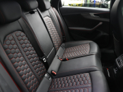 アウディ RS4 ﾍﾞｰｽｸﾞﾚｰﾄﾞ RSﾃﾞｻﾞｲﾝPKG ｶｰﾎﾞﾝｽﾀｲﾘﾝｸﾞPKG 　ADVｷｰ 黒革 ﾊﾟﾉﾗﾏSR ﾋｰﾀｰ RSｽﾎﾟｰﾂｴｷｿﾞｰｽﾄ 360ｶﾒﾗ ﾏﾄﾘｸｽLEDﾗｲﾄ MMIﾅﾋﾞTV Bang&Olufsen Bluetooth ﾊﾞｰﾁｬﾙｺｸﾋﾟｯﾄ 純正20AW　2年保証