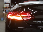 AMG Cクラス C43 4MATIC ｶﾌﾞﾘｵﾚ ﾚｰﾀﾞｰSP　赤革 ｴｱｽｶｰﾌ 赤幌 純正ﾅﾋﾞTV ﾌﾞﾙﾒｽﾀｰS Bｶﾒﾗ LEDﾍｯﾄﾞﾗｲﾄ AMGｻｽﾍﾟﾝｼｮﾝ AMGｴｸﾞｿﾞｰｽﾄ AMGｽﾎﾟｰﾂｽﾃｱﾘﾝｸﾞ AMG強化ﾌﾞﾚｰｷ AMGｽﾀｲﾘﾝｸﾞﾊﾟｯｹｰｼﾞ AMG19ｲﾝﾁAW(ﾌﾞﾗｯｸ)　2年保証付