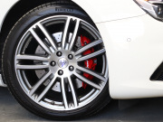 マセラティ ギブリ ｸﾞﾗﾝｽﾎﾟｰﾂ ﾄﾞﾗｲﾊﾞｰｽﾞｱｼｽﾀﾝｽP　中期 赤革 ﾍﾞﾝﾁﾚｰﾀｰ ﾋｰﾀｰ ｻﾝﾙｰﾌ 純正SDﾅﾋﾞ TV ｻﾗｳﾝﾄﾞﾋﾞｭｰｶﾒﾗ ACC LEDﾍｯﾄﾞﾗｲﾄ 自動Rｹﾞｰﾄ&ﾊﾝｽﾞﾌﾘｰA ｽｶｲﾌｯｸｻｽﾍﾟﾝｼｮﾝﾄﾗｲﾃﾞﾝﾄｽﾃｯﾁ ﾚｯﾄﾞｷｬﾘﾊﾟｰ 純正20ｲﾝﾁAW　2年保証