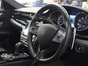 マセラティ クアトロポルテ ﾍﾞｰｽｸﾞﾚｰﾄﾞ ﾄﾞﾗｲﾊﾞｰｽﾞｱｼｽﾀﾝｽPKG　中期 黒革ｽﾎﾟｰﾂｼｰﾄ ﾍﾞﾝﾁﾚｰﾀｰ ﾋｰﾀｰ ｻﾝﾙｰﾌ ﾅﾋﾞTV 360ｶﾒﾗ harman/kardon ACC ﾄﾗｲﾃﾞﾝﾄｽﾃｯﾁ 自動Rｹﾞｰﾄ&ﾊﾝｽﾞﾌﾘｰA ｽｶｲﾌｯｸｻｽﾍﾟﾝｼｮﾝ ﾚｯﾄﾞｷｬﾘﾊﾟｰ 純正21ｲﾝﾁAW(ｳﾗｰﾉ) 　2年保証