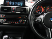 BMW Mシリーズ M2 ﾍﾞｰｽｸﾞﾚｰﾄﾞ 6速MT　ｺﾝﾌｫｰﾄA ｲﾝﾃﾘｼﾞｪﾝﾄS 黒革 純正Idriveﾅﾋﾞ harman/kardon Bｶﾒﾗ LEDﾍｯﾄﾞﾗｲﾄ ｶｰﾎﾞﾝｲﾝﾃﾘｱ ﾃﾞｭｱﾙｴｷｿﾞｰｽﾄﾃｰﾙﾊﾟｲﾌﾟ Mｽﾎﾟｰﾂｽﾃｱﾘﾝｸﾞ Mﾌﾞﾚｰｷｷｬﾘﾊﾟｰ Mｴｱﾛ&19ｲﾝﾁAW　2年保証付
