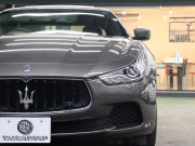 マセラティ ギブリ ﾍﾞｰｽｸﾞﾚｰﾄﾞ　赤革 ｻﾝﾙｰﾌ 純正SDﾅﾋﾞ ｸﾙｰｽﾞｺﾝﾄﾛｰﾙ Bｶﾒﾗ Bluetooth ｷｾﾉﾝﾍｯﾄﾞﾗｲﾄ ﾌﾞﾗｲﾝﾄﾞｽﾎﾟｯﾄ 自動Rｹﾞｰﾄ ｽﾎﾟｰﾂﾓｰﾄﾞ ﾚｯﾄﾞｷｬﾘﾊﾟｰ 純正20ｲﾝﾁAW(ｳﾗｰﾉ)　2年保証付