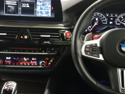 BMW Mシリーズ M5　ｲﾝﾃﾘｼﾞｪﾝﾄｾｰﾌﾃｨ 黒革 ﾍﾞﾝﾁﾚｰﾀｰ ｶｰﾎﾞﾝﾙｰﾌ Idriveﾅﾋﾞ TV 360ｶﾒﾗ harman/kardon ﾜｲﾔﾚｽﾁｬｰｼﾞﾝｸﾞ HUD Mｽﾎﾟｰﾂｽﾃｱﾘﾝｸﾞ Mｴｷｿﾞｰｽﾄｼｽﾃﾑ Mﾏﾙﾁﾌｧﾝｸｼｮﾝｼｰﾄ Mｴｱﾛ&20ｲﾝﾁﾀﾞﾌﾞﾙｽﾎﾟｰｸAW(ｽﾀｲﾘﾝｸﾞ706M)　2年保証