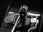 BMW Mシリーズ M5　ｲﾝﾃﾘｼﾞｪﾝﾄｾｰﾌﾃｨ 黒革 ﾍﾞﾝﾁﾚｰﾀｰ ｶｰﾎﾞﾝﾙｰﾌ Idriveﾅﾋﾞ TV 360ｶﾒﾗ harman/kardon ﾜｲﾔﾚｽﾁｬｰｼﾞﾝｸﾞ HUD Mｽﾎﾟｰﾂｽﾃｱﾘﾝｸﾞ Mｴｷｿﾞｰｽﾄｼｽﾃﾑ Mﾏﾙﾁﾌｧﾝｸｼｮﾝｼｰﾄ Mｴｱﾛ&20ｲﾝﾁﾀﾞﾌﾞﾙｽﾎﾟｰｸAW(ｽﾀｲﾘﾝｸﾞ706M)　2年保証