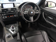 BMW Mシリーズ M4 ｸｰﾍﾟ MDCT　ｺﾝﾌｫｰﾄA ｲﾝﾃﾘｼﾞｪﾝﾄS クr革 ﾅﾋﾞTV Bluetooth Bｶﾒﾗ ﾍｯﾄﾞｱｯﾌﾟD LEDﾍｯﾄﾞﾗｲﾄ ｶｰﾎﾞﾝﾙｰﾌ ｶｰﾎﾞﾝｲﾝﾃﾘｱ Mｽﾎﾟｰﾂｽﾃｱﾘﾝｸﾞ Mﾌﾞﾙｰｷｬﾘﾊﾟｰ Mｴｱﾛ&19AW(ｽﾀｲﾘﾝｸﾞ437M)　2年保証付