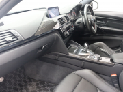 BMW Mシリーズ M3 ｾﾀﾞﾝ MDCT　1ｵｰﾅｰ 後期LCI ｺﾝﾌｫｰﾄA ｲﾝﾃﾘｼﾞｪﾝﾄS 黒革 ﾅﾋﾞTV harman/kardon Bｶﾒﾗ ﾍｯﾄﾞｱｯﾌﾟD LEDﾍｯﾄﾞﾗｲﾄ ｶｰﾎﾞﾝｲﾝﾃﾘｱ Mｻｽﾍﾟﾝｼｮﾝ Mﾌﾞﾙｰｷｬﾘﾊﾟｰ Mｽﾎﾟｰﾂﾚｻﾞｰｽﾃｱﾘﾝｸﾞ Mｴｱﾛ&19AW(ｽﾀｲﾘﾝｸﾞ437M)　2年保証付