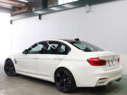 BMW Mシリーズ M3 ｾﾀﾞﾝ MDCT　1ｵｰﾅｰ 後期LCI ｺﾝﾌｫｰﾄA ｲﾝﾃﾘｼﾞｪﾝﾄS 黒革 ﾅﾋﾞTV harman/kardon Bｶﾒﾗ ﾍｯﾄﾞｱｯﾌﾟD LEDﾍｯﾄﾞﾗｲﾄ ｶｰﾎﾞﾝｲﾝﾃﾘｱ Mｻｽﾍﾟﾝｼｮﾝ Mﾌﾞﾙｰｷｬﾘﾊﾟｰ Mｽﾎﾟｰﾂﾚｻﾞｰｽﾃｱﾘﾝｸﾞ Mｴｱﾛ&19AW(ｽﾀｲﾘﾝｸﾞ437M)　2年保証付