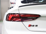 アウディ RS5 ｽﾎﾟｰﾂﾊﾞｯｸ ﾍﾞｰｽｸﾞﾚｰﾄﾞ ｶｰﾎﾞﾝｽﾀｲﾘﾝｸﾞ&RSﾃﾞｻﾞｲﾝﾊﾟｯｹｰｼﾞﾚｯﾄﾞPKG　1ｵｰﾅｰ 黒革 ﾋｰﾀｰ ﾊﾟﾉﾗﾏSR MMIﾅﾋﾞ TV Bang&Olufsen 360ｶﾒﾗ ｶｰﾎﾞﾝｲﾝﾃﾘｱ RSｽﾎﾟｰﾂEX ﾚｯﾄﾞｷｬﾘﾊﾟｰ RAYS21ｲﾝﾁAW　2年保証付