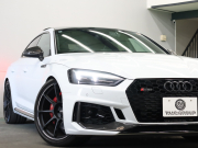 アウディ RS5 ｽﾎﾟｰﾂﾊﾞｯｸ ﾍﾞｰｽｸﾞﾚｰﾄﾞ ｶｰﾎﾞﾝｽﾀｲﾘﾝｸﾞ&RSﾃﾞｻﾞｲﾝﾊﾟｯｹｰｼﾞﾚｯﾄﾞPKG　1ｵｰﾅｰ 黒革 ﾋｰﾀｰ ﾊﾟﾉﾗﾏSR MMIﾅﾋﾞ TV Bang&Olufsen 360ｶﾒﾗ ｶｰﾎﾞﾝｲﾝﾃﾘｱ RSｽﾎﾟｰﾂEX ﾚｯﾄﾞｷｬﾘﾊﾟｰ RAYS21ｲﾝﾁAW　2年保証付