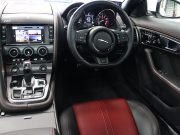 ジャガー Fタイプ Rｸｰﾍﾟ AWD ｴｸｽﾃﾘｱｽﾎﾟｰﾂﾃﾞｻﾞｲﾝﾊﾟｯｸ&ﾌﾞﾗｯｸﾊﾟｯｸ　赤/黒革 ｶﾞﾗｽﾙｰﾌ 純正ﾅﾋﾞ MERIDIANｻﾗｳﾝﾄﾞ F/Bｶﾒﾗ ｶｰﾎﾞﾝｲﾝﾃｱﾘﾄﾘﾑ ｴｸﾞｿﾞｰｽﾄｼｽﾃﾑ ｶｰﾎﾞﾝｾﾗﾐｯｸﾌﾞﾚｰｷ  ｲｴﾛｰｷｬﾘﾊﾟｰ 純正20ｲﾝﾁｽﾄｰﾝAW　2年保証付