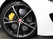 ジャガー Fタイプ Rｸｰﾍﾟ AWD ｴｸｽﾃﾘｱｽﾎﾟｰﾂﾃﾞｻﾞｲﾝﾊﾟｯｸ&ﾌﾞﾗｯｸﾊﾟｯｸ　赤/黒革 ｶﾞﾗｽﾙｰﾌ 純正ﾅﾋﾞ MERIDIANｻﾗｳﾝﾄﾞ F/Bｶﾒﾗ ｶｰﾎﾞﾝｲﾝﾃｱﾘﾄﾘﾑ ｴｸﾞｿﾞｰｽﾄｼｽﾃﾑ ｶｰﾎﾞﾝｾﾗﾐｯｸﾌﾞﾚｰｷ  ｲｴﾛｰｷｬﾘﾊﾟｰ 純正20ｲﾝﾁｽﾄｰﾝAW　2年保証付