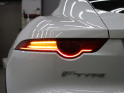 ジャガー Fタイプ Rｸｰﾍﾟ AWD ｴｸｽﾃﾘｱｽﾎﾟｰﾂﾃﾞｻﾞｲﾝﾊﾟｯｸ&ﾌﾞﾗｯｸﾊﾟｯｸ　赤/黒革 ｶﾞﾗｽﾙｰﾌ 純正ﾅﾋﾞ MERIDIANｻﾗｳﾝﾄﾞ F/Bｶﾒﾗ ｶｰﾎﾞﾝｲﾝﾃｱﾘﾄﾘﾑ ｴｸﾞｿﾞｰｽﾄｼｽﾃﾑ ｶｰﾎﾞﾝｾﾗﾐｯｸﾌﾞﾚｰｷ  ｲｴﾛｰｷｬﾘﾊﾟｰ 純正20ｲﾝﾁｽﾄｰﾝAW　2年保証付