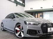 アウディ RS5 ｸｰﾍﾟ ﾍﾞｰｽｸﾞﾚｰﾄﾞ RSﾃﾞｻﾞｲﾝ&ｶｰﾎﾞﾝｽﾀｲﾘﾝｸﾞ　黒革(Sｽﾎﾟｰﾂｼｰﾄ) 純正MMIﾅﾋﾞ Bｶﾒﾗ Bang&Olufsen ACC HUD ﾏﾄﾘｸｽLED DRC付ｽﾎﾟｰﾂｻｽﾍﾟﾝｼｮﾝRSｽﾎﾟｰﾂｴｸﾞｿﾞｰｽﾄ 純正ｴｱﾛ&20ｲﾝﾁAW　2年保証付