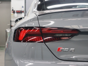 アウディ RS5 ｸｰﾍﾟ ﾍﾞｰｽｸﾞﾚｰﾄﾞ RSﾃﾞｻﾞｲﾝ&ｶｰﾎﾞﾝｽﾀｲﾘﾝｸﾞ　黒革(Sｽﾎﾟｰﾂｼｰﾄ) 純正MMIﾅﾋﾞ Bｶﾒﾗ Bang&Olufsen ACC HUD ﾏﾄﾘｸｽLED DRC付ｽﾎﾟｰﾂｻｽﾍﾟﾝｼｮﾝRSｽﾎﾟｰﾂｴｸﾞｿﾞｰｽﾄ 純正ｴｱﾛ&20ｲﾝﾁAW　2年保証付