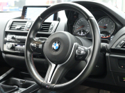 BMW Mシリーズ M2 ﾍﾞｰｽｸﾞﾚｰﾄﾞ 6速MT　ｺﾝﾌｫｰﾄA ｲﾝﾃﾘｼﾞｪﾝﾄS 黒革 ﾋｰﾀｰ 純正ﾅﾋﾞTV Bｶﾒﾗ Bluetoothｵｰﾃﾞｨｵ ｶｰﾎﾞﾝｲﾝﾃﾘｱﾄﾘﾑ ｴｷｿﾞｰｽﾄﾃｰﾙﾊﾟｲﾌﾟ Mﾌﾞﾙｰｷｬﾘﾊﾟｰ Mｴｱﾛ&19ｲﾝﾁAW　2年保証