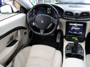 マセラティ グランツーリズモ ｽﾎﾟｰﾂ MCｵｰﾄｼﾌﾄ　後期 白革 ｼｰﾄﾋｰﾀｰ 純正SDﾅﾋﾞ harman/kardon Bluetooth Carplay Bｶﾒﾗ PTS ｽﾎﾟｰﾂPKG ﾚｯﾄﾞｷｬﾘﾊﾟｰ ﾄﾗｲﾃﾞﾝﾄｽﾃｯﾁ MCｽﾎﾟｰﾂﾗｲﾝｶｰﾎﾞﾝﾄﾘﾑ ﾌﾞﾗｯｸｳｨﾝﾄﾞｳﾄﾘﾑ TPMS ETC 純正20ｲﾝﾁAW　2年保証付