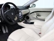 マセラティ グランツーリズモ ｽﾎﾟｰﾂ MCｵｰﾄｼﾌﾄ　後期 白革 ｼｰﾄﾋｰﾀｰ 純正SDﾅﾋﾞ harman/kardon Bluetooth Carplay Bｶﾒﾗ PTS ｽﾎﾟｰﾂPKG ﾚｯﾄﾞｷｬﾘﾊﾟｰ ﾄﾗｲﾃﾞﾝﾄｽﾃｯﾁ MCｽﾎﾟｰﾂﾗｲﾝｶｰﾎﾞﾝﾄﾘﾑ ﾌﾞﾗｯｸｳｨﾝﾄﾞｳﾄﾘﾑ TPMS ETC 純正20ｲﾝﾁAW　2年保証付