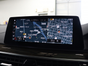 BMW Mシリーズ M5　ｲﾝﾃﾘｼﾞｪﾝﾄｾｰﾌﾃｨ 黒革 ﾍﾞﾝﾁﾚｰﾀｰ ｶｰﾎﾞﾝﾙｰﾌ Idriveﾅﾋﾞ TV 360ｶﾒﾗ harman/kardon ﾜｲﾔﾚｽﾁｬｰｼﾞﾝｸﾞ HUD Mｽﾎﾟｰﾂｽﾃｱﾘﾝｸﾞ Mｴｷｿﾞｰｽﾄｼｽﾃﾑ Mﾏﾙﾁﾌｧﾝｸｼｮﾝｼｰﾄ Mｴｱﾛ&20ｲﾝﾁﾀﾞﾌﾞﾙｽﾎﾟｰｸAW(ｽﾀｲﾘﾝｸﾞ706M)　2年保証