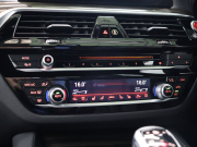 BMW Mシリーズ M5　ｲﾝﾃﾘｼﾞｪﾝﾄｾｰﾌﾃｨ 黒革 ﾍﾞﾝﾁﾚｰﾀｰ ｶｰﾎﾞﾝﾙｰﾌ Idriveﾅﾋﾞ TV 360ｶﾒﾗ harman/kardon ﾜｲﾔﾚｽﾁｬｰｼﾞﾝｸﾞ HUD Mｽﾎﾟｰﾂｽﾃｱﾘﾝｸﾞ Mｴｷｿﾞｰｽﾄｼｽﾃﾑ Mﾏﾙﾁﾌｧﾝｸｼｮﾝｼｰﾄ Mｴｱﾛ&20ｲﾝﾁﾀﾞﾌﾞﾙｽﾎﾟｰｸAW(ｽﾀｲﾘﾝｸﾞ706M)　2年保証