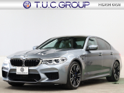 BMW Mシリーズ M5　ｲﾝﾃﾘｼﾞｪﾝﾄｾｰﾌﾃｨ 黒革 ﾍﾞﾝﾁﾚｰﾀｰ ｶｰﾎﾞﾝﾙｰﾌ Idriveﾅﾋﾞ TV 360ｶﾒﾗ harman/kardon ﾜｲﾔﾚｽﾁｬｰｼﾞﾝｸﾞ HUD Mｽﾎﾟｰﾂｽﾃｱﾘﾝｸﾞ Mｴｷｿﾞｰｽﾄｼｽﾃﾑ Mﾏﾙﾁﾌｧﾝｸｼｮﾝｼｰﾄ Mｴｱﾛ&20ｲﾝﾁﾀﾞﾌﾞﾙｽﾎﾟｰｸAW(ｽﾀｲﾘﾝｸﾞ706M)　2年保証