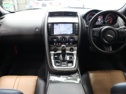 ジャガー Fタイプ Rｸｰﾍﾟ AWD ｴｸｽﾃﾘｱｽﾎﾟｰﾂﾃﾞｻﾞｲﾝﾊﾟｯｸ&ﾌﾞﾗｯｸﾊﾟｯｸ　赤/黒革 ｶﾞﾗｽﾙｰﾌ 純正ﾅﾋﾞ MERIDIANｻﾗｳﾝﾄﾞ F/Bｶﾒﾗ ｶｰﾎﾞﾝｲﾝﾃｱﾘﾄﾘﾑ ｴｸﾞｿﾞｰｽﾄｼｽﾃﾑ ｶｰﾎﾞﾝｾﾗﾐｯｸﾌﾞﾚｰｷ  ｲｴﾛｰｷｬﾘﾊﾟｰ 純正20ｲﾝﾁｽﾄｰﾝAW　2年保証付
