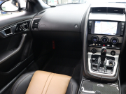 ジャガー Fタイプ Rｸｰﾍﾟ AWD ｴｸｽﾃﾘｱｽﾎﾟｰﾂﾃﾞｻﾞｲﾝﾊﾟｯｸ&ﾌﾞﾗｯｸﾊﾟｯｸ　赤/黒革 ｶﾞﾗｽﾙｰﾌ 純正ﾅﾋﾞ MERIDIANｻﾗｳﾝﾄﾞ F/Bｶﾒﾗ ｶｰﾎﾞﾝｲﾝﾃｱﾘﾄﾘﾑ ｴｸﾞｿﾞｰｽﾄｼｽﾃﾑ ｶｰﾎﾞﾝｾﾗﾐｯｸﾌﾞﾚｰｷ  ｲｴﾛｰｷｬﾘﾊﾟｰ 純正20ｲﾝﾁｽﾄｰﾝAW　2年保証付