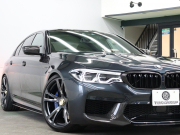BMW Mシリーズ M5 Edition MISSION IMPOSSIBLE　限定車 ACC ｺﾝﾌｫｰﾄA ｲﾝﾃﾘｼﾞｪﾝﾄS 黒革 ﾍﾞﾝﾁﾚｰﾀｰ ｱﾙｶﾝﾀﾗﾙｰﾌ 純正ﾅﾋﾞTV harman/kardon 360ｶﾒﾗ HUD MｽﾎﾟｰﾂEX Mﾊﾟﾌｫｰﾏﾝｽｶｰﾎﾞﾝｽﾀｲﾘﾝｸﾞ ACShnitzer21ｲﾝﾁAW　2年保証