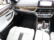 BMW Mシリーズ M5 ﾍﾞｰｽｸﾞﾚｰﾄﾞ ｺﾝﾌｫｰﾄPKG ﾌﾙﾚｻﾞｰﾒﾘﾉｲﾝﾃﾘｱ　ACC ｺﾝﾌｫｰﾄA ｲﾝﾃﾘｼﾞｪﾝﾄS 白/黒革 ﾍﾞﾝﾁﾚｰﾀｰ ｱﾙｶﾝﾀﾗﾙｰﾌ 純正ﾅﾋﾞTV harman/kardon 360ｶﾒﾗ HUD Mｴｷｿﾞｰｽﾄ Mﾏﾙﾁﾌｧﾝｸｼｮﾝｼｰﾄ 純正ｴｱﾛ&20ｲﾝﾁAW　2年保証