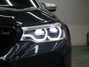 BMW Mシリーズ M5 ﾍﾞｰｽｸﾞﾚｰﾄﾞ ｺﾝﾌｫｰﾄPKG ﾌﾙﾚｻﾞｰﾒﾘﾉｲﾝﾃﾘｱ　ACC ｺﾝﾌｫｰﾄA ｲﾝﾃﾘｼﾞｪﾝﾄS 白/黒革 ﾍﾞﾝﾁﾚｰﾀｰ ｱﾙｶﾝﾀﾗﾙｰﾌ 純正ﾅﾋﾞTV harman/kardon 360ｶﾒﾗ HUD Mｴｷｿﾞｰｽﾄ Mﾏﾙﾁﾌｧﾝｸｼｮﾝｼｰﾄ 純正ｴｱﾛ&20ｲﾝﾁAW　2年保証