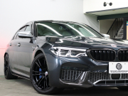 BMW Mシリーズ M5 ﾍﾞｰｽｸﾞﾚｰﾄﾞ ｺﾝﾌｫｰﾄPKG ﾌﾙﾚｻﾞｰﾒﾘﾉｲﾝﾃﾘｱ　ACC ｺﾝﾌｫｰﾄA ｲﾝﾃﾘｼﾞｪﾝﾄS 白/黒革 ﾍﾞﾝﾁﾚｰﾀｰ ｱﾙｶﾝﾀﾗﾙｰﾌ 純正ﾅﾋﾞTV harman/kardon 360ｶﾒﾗ HUD Mｴｷｿﾞｰｽﾄ Mﾏﾙﾁﾌｧﾝｸｼｮﾝｼｰﾄ 純正ｴｱﾛ&20ｲﾝﾁAW　2年保証