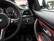 BMW Mシリーズ M4 ｸｰﾍﾟ MDCT　ｺﾝﾌｫｰﾄA ｲﾝﾃﾘｼﾞｪﾝﾄS 赤革 ﾅﾋﾞTV Bluetoothｵｰﾃﾞｨｵ ﾊﾞｯｸｶﾒﾗ ﾍｯﾄﾞｱｯﾌﾟﾃﾞｨｽﾌﾟﾚｲ LEDﾍｯﾄﾞﾗｲﾄ ｶｰﾎﾞﾝﾙｰﾌ ｶｰﾎﾞﾝｲﾝﾃﾘｱ Mｽﾎﾟｰﾂｽﾃｱﾘﾝｸﾞ Mﾌﾞﾙｰｷｬﾘﾊﾟｰ Mｴｱﾛ&19AW(ｽﾀｲﾘﾝｸﾞ437M)　2年保証付