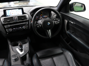 BMW Mシリーズ M2 ﾍﾞｰｽｸﾞﾚｰﾄﾞ　ｺﾝﾌｫｰﾄA ｲﾝﾃﾘｼﾞｪﾝﾄS 黒革 純正idriveﾅﾋﾞ ﾊﾞｯｸｶﾒﾗ ｶｰﾎﾞﾝｲﾝﾃﾘｱ ﾃﾞｭｱﾙｴｷｿﾞｰｽﾄﾃｰﾙﾊﾟｲﾌﾟ Mｽﾎﾟｰﾂｽﾃｱﾘﾝｸﾞ Mﾌﾞﾚｰｷｷｬﾘﾊﾟｰ Mｴｱﾛ&19ｲﾝﾁAW(ｽﾀｲﾘﾝｸﾞ437M)　2年保証付
