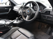 BMW Mシリーズ M2 ﾍﾞｰｽｸﾞﾚｰﾄﾞ　ｺﾝﾌｫｰﾄA ｲﾝﾃﾘｼﾞｪﾝﾄS 黒革 純正idriveﾅﾋﾞ ﾊﾞｯｸｶﾒﾗ ｶｰﾎﾞﾝｲﾝﾃﾘｱ ﾃﾞｭｱﾙｴｷｿﾞｰｽﾄﾃｰﾙﾊﾟｲﾌﾟ Mｽﾎﾟｰﾂｽﾃｱﾘﾝｸﾞ Mﾌﾞﾚｰｷｷｬﾘﾊﾟｰ Mｴｱﾛ&19ｲﾝﾁAW(ｽﾀｲﾘﾝｸﾞ437M)　2年保証付