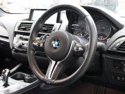 BMW Mシリーズ M2 ﾍﾞｰｽｸﾞﾚｰﾄﾞ　ｺﾝﾌｫｰﾄA ｲﾝﾃﾘｼﾞｪﾝﾄS 黒革 純正idriveﾅﾋﾞ ﾊﾞｯｸｶﾒﾗ ｶｰﾎﾞﾝｲﾝﾃﾘｱ ﾃﾞｭｱﾙｴｷｿﾞｰｽﾄﾃｰﾙﾊﾟｲﾌﾟ Mｽﾎﾟｰﾂｽﾃｱﾘﾝｸﾞ Mﾌﾞﾚｰｷｷｬﾘﾊﾟｰ Mｴｱﾛ&19ｲﾝﾁAW(ｽﾀｲﾘﾝｸﾞ437M)　2年保証付