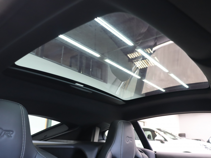 ジャガー Fタイプ Rクーペ 黒革・パフォーマンスシート装備の中古スポーツカー