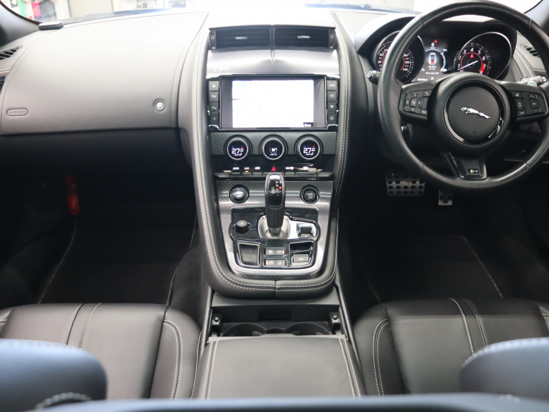 ジャガー Fタイプ Rクーペ 黒革・パフォーマンスシート装備の中古スポーツカー