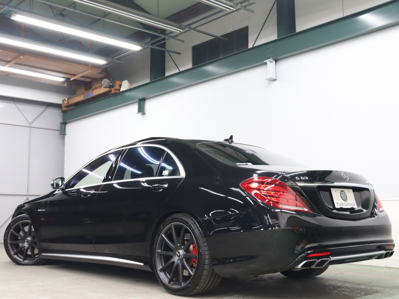 メルセデスAMG S63 ロング AMGダイナミックPKG搭載のラグジュアリーセダン