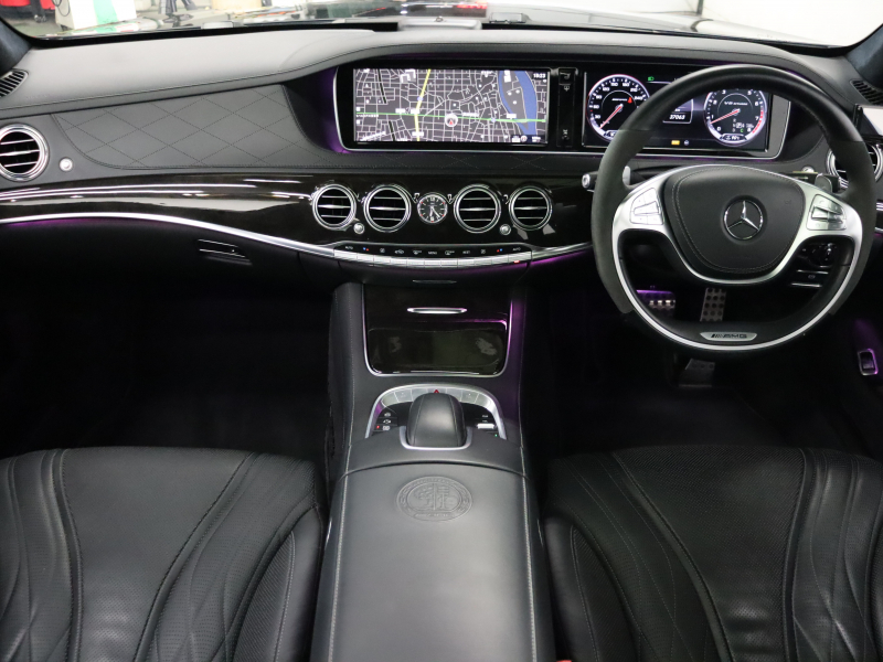 メルセデスAMG S63 ロング AMGダイナミックPKG搭載のラグジュアリーセダン