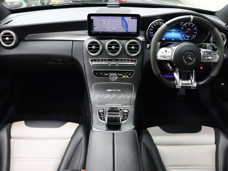 AMG C63S 後期モデル|V8ツインターボの魅力を味わえる本格スポーツセダン