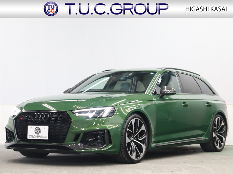 アウディ RS4|カーボンスタイリング&360°カメラ装備の中古車