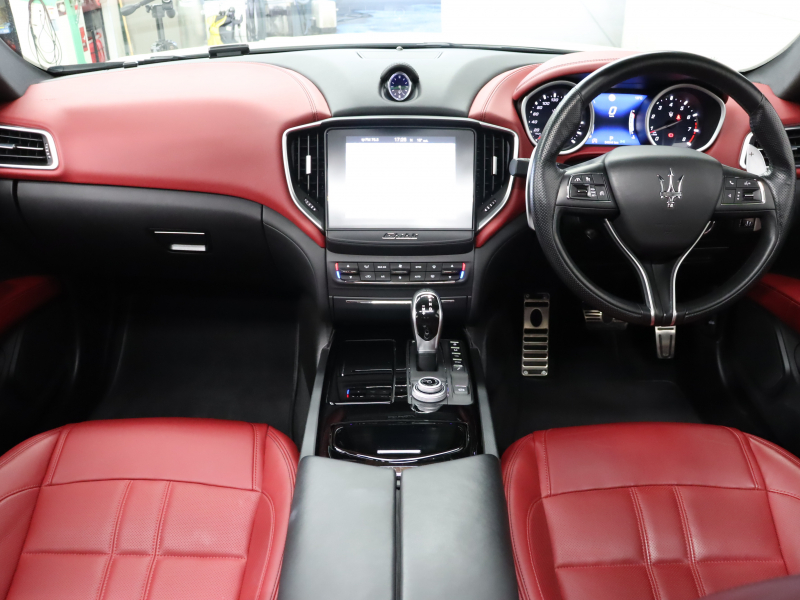 マセラティ ギブリ グランスポーツ｜赤革が映える1オーナー車