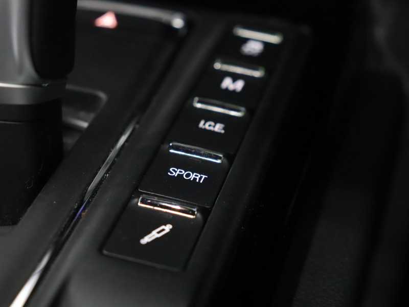 マセラティ ギブリ グランスポーツ｜赤革が映える1オーナー車