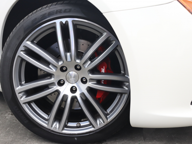 マセラティ クアトロポルテ｜上質な走りと快適性を備えたラグジュアリーセダン