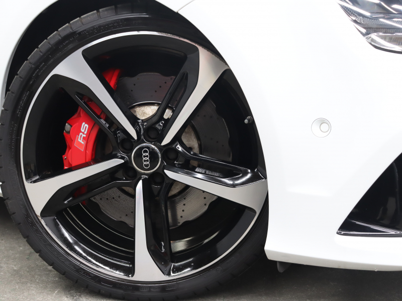 アウディ RS7｜ラグジュアリーとパフォーマンスを兼ね備えた一台