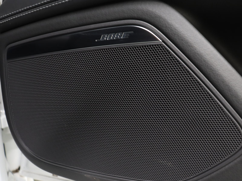 アウディ RS7｜ラグジュアリーとパフォーマンスを兼ね備えた一台